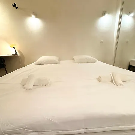 Cozy In Paris's Latin Quarter Párizs