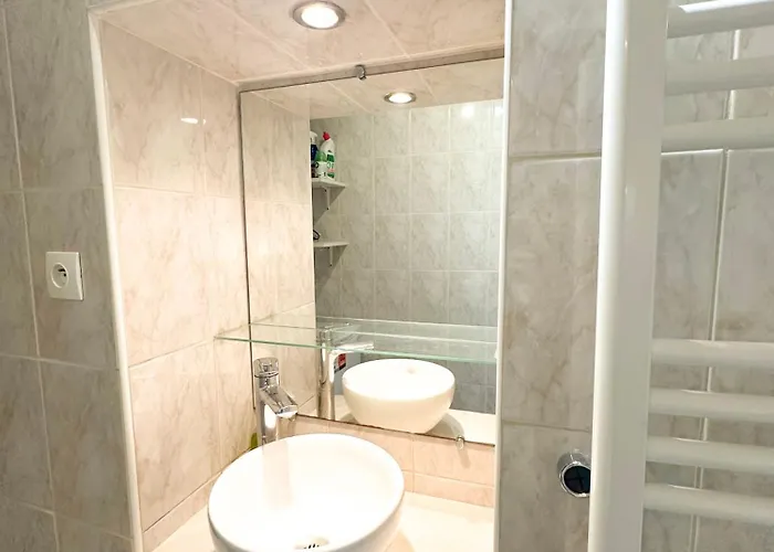 Cozy In Paris's Latin Quarter 아파트