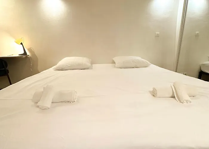 Cozy In Paris's Latin Quarter 파리